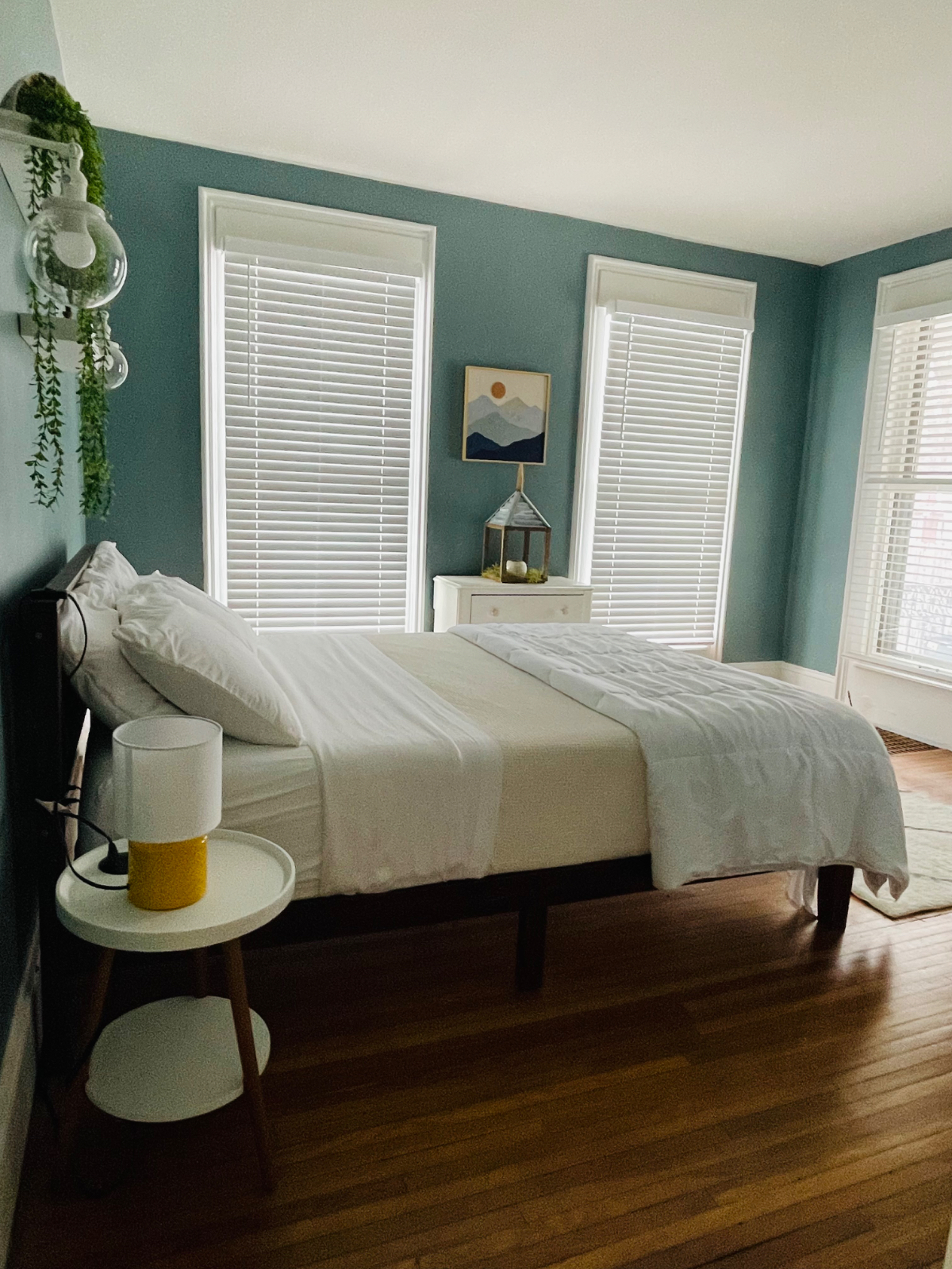 Large One Bedroom w/ Ample Private Parking - Photo 5