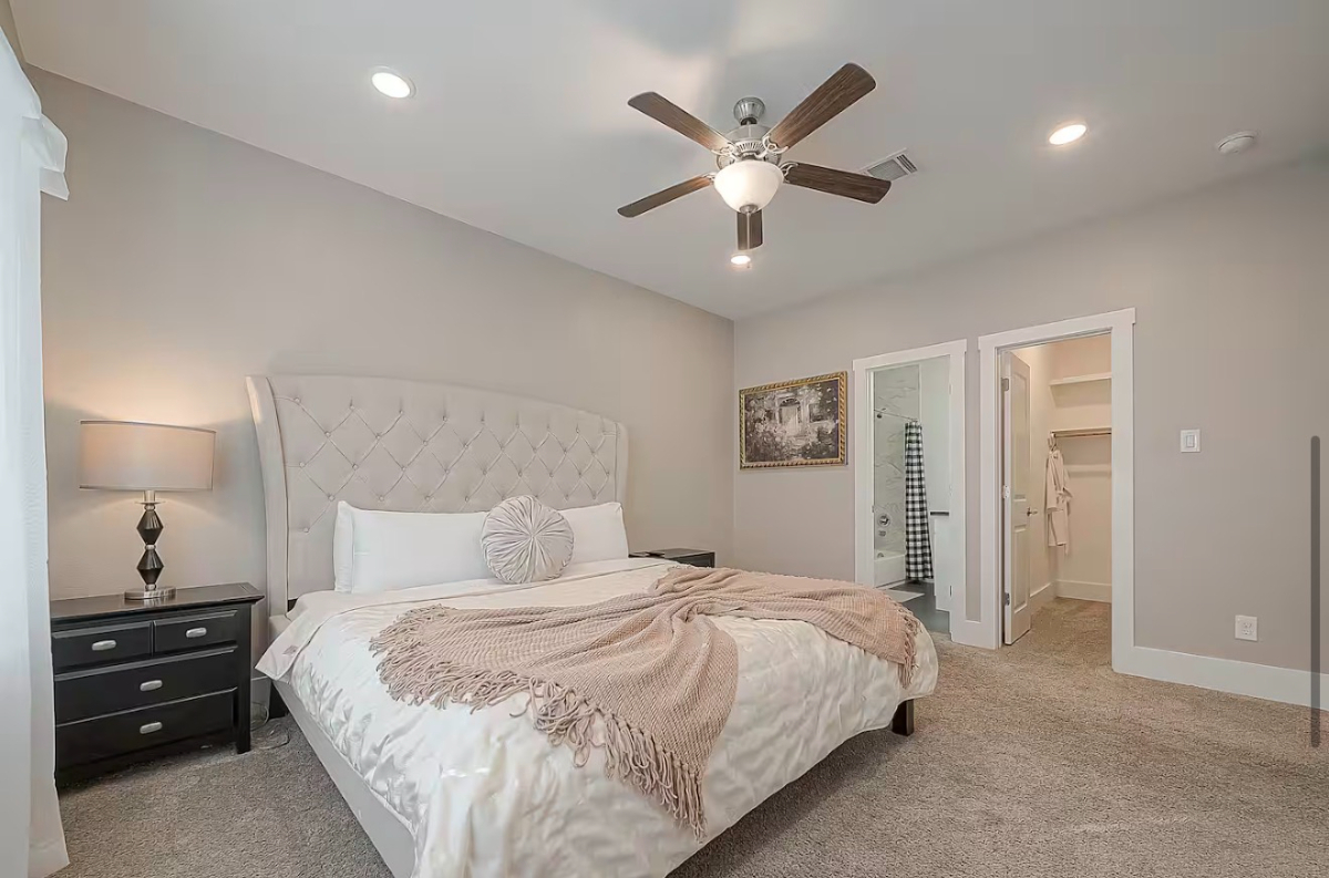 Luxurious 3 Story Home Near Medical Center - Downtown - Photo 11