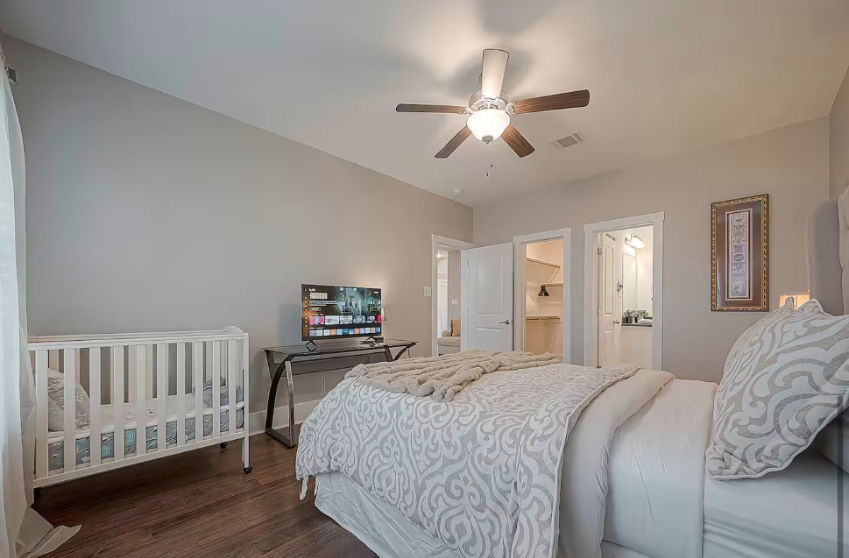 Luxurious 3 Story Home Near Medical Center - Downtown - Photo 7
