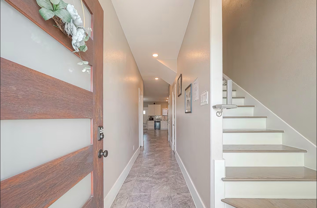 Luxurious 3 Story Home Near Medical Center - Downtown - Photo 2