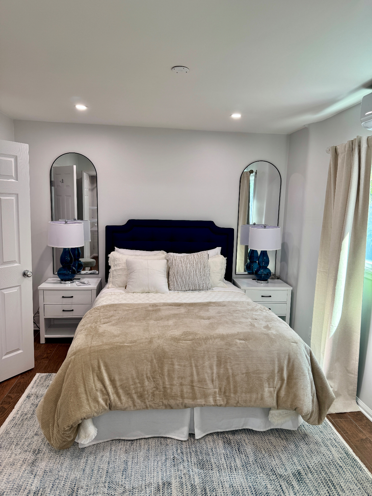 Inviting & Fully Equipped 1-BR Apartment with Utilities Included, Steps from Santa Monica & Sunset Blvd in Prime West Hollywood - Photo 6