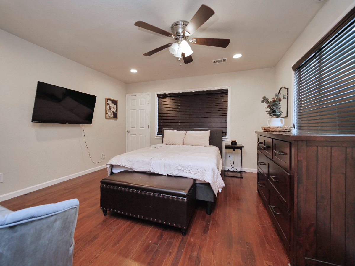 Bedford Master Bedroom - Photo 4