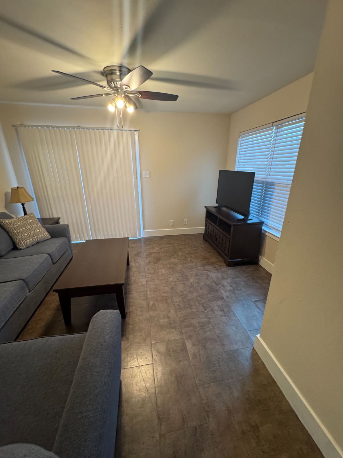 South Austin 2BR with Parking and Full Kitchen - Photo 2
