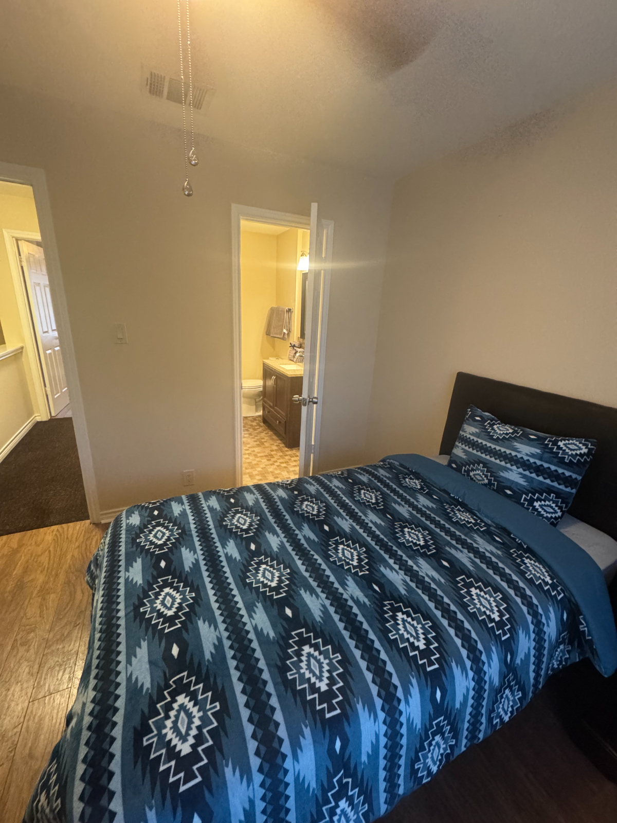 South Austin 2BR with Parking and Full Kitchen - Photo 8