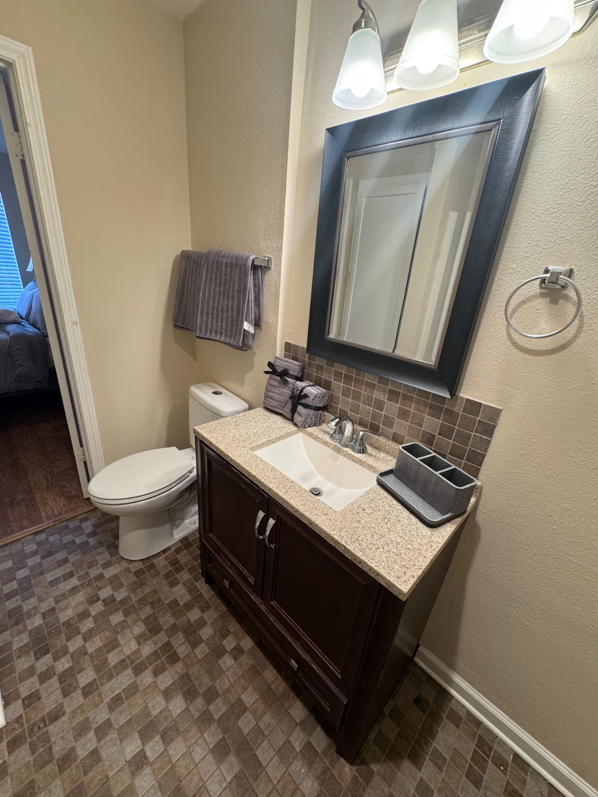 South Austin 2BR with Parking and Full Kitchen - Photo 9