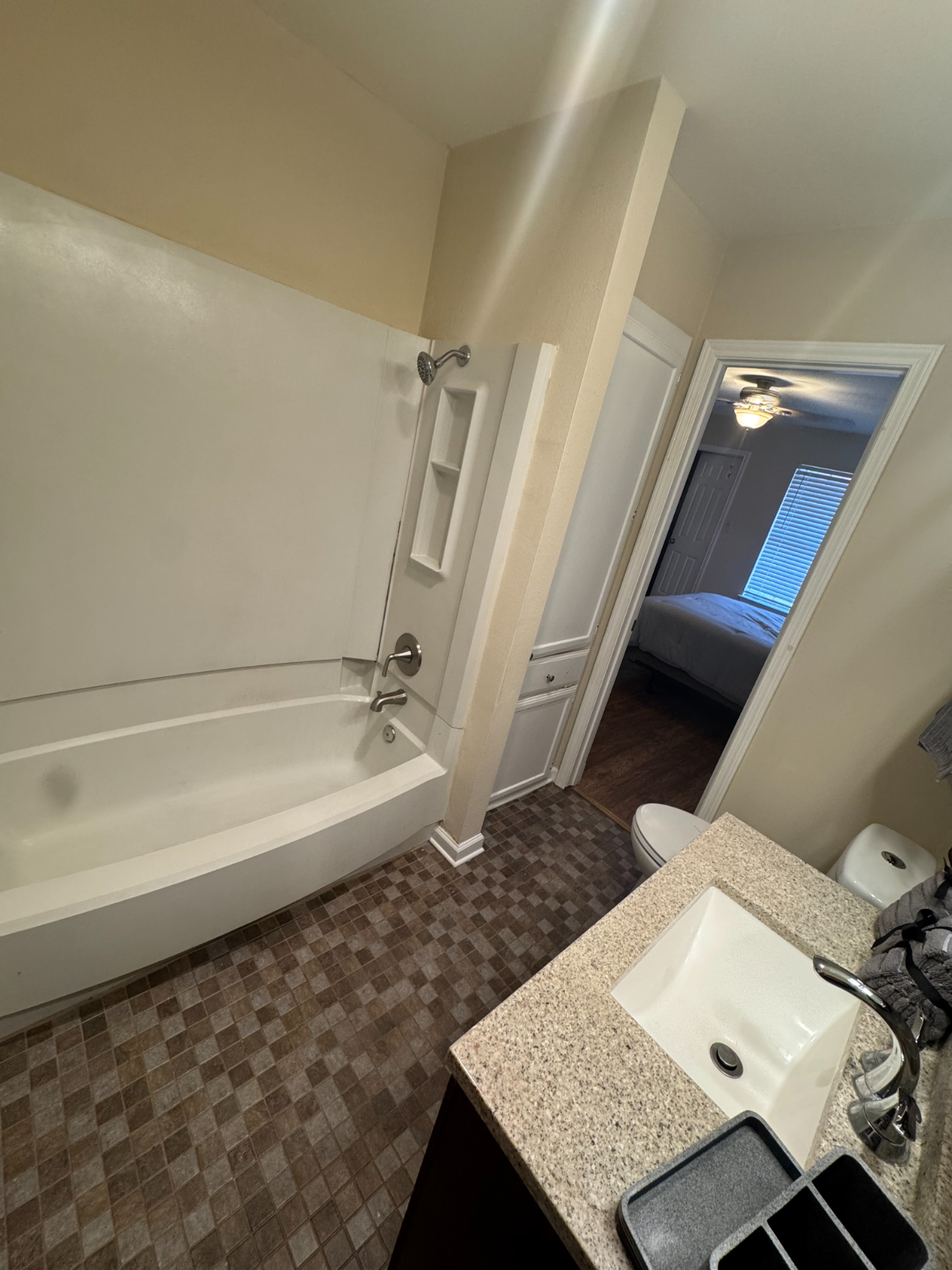 South Austin 2BR with Parking and Full Kitchen - Photo 10