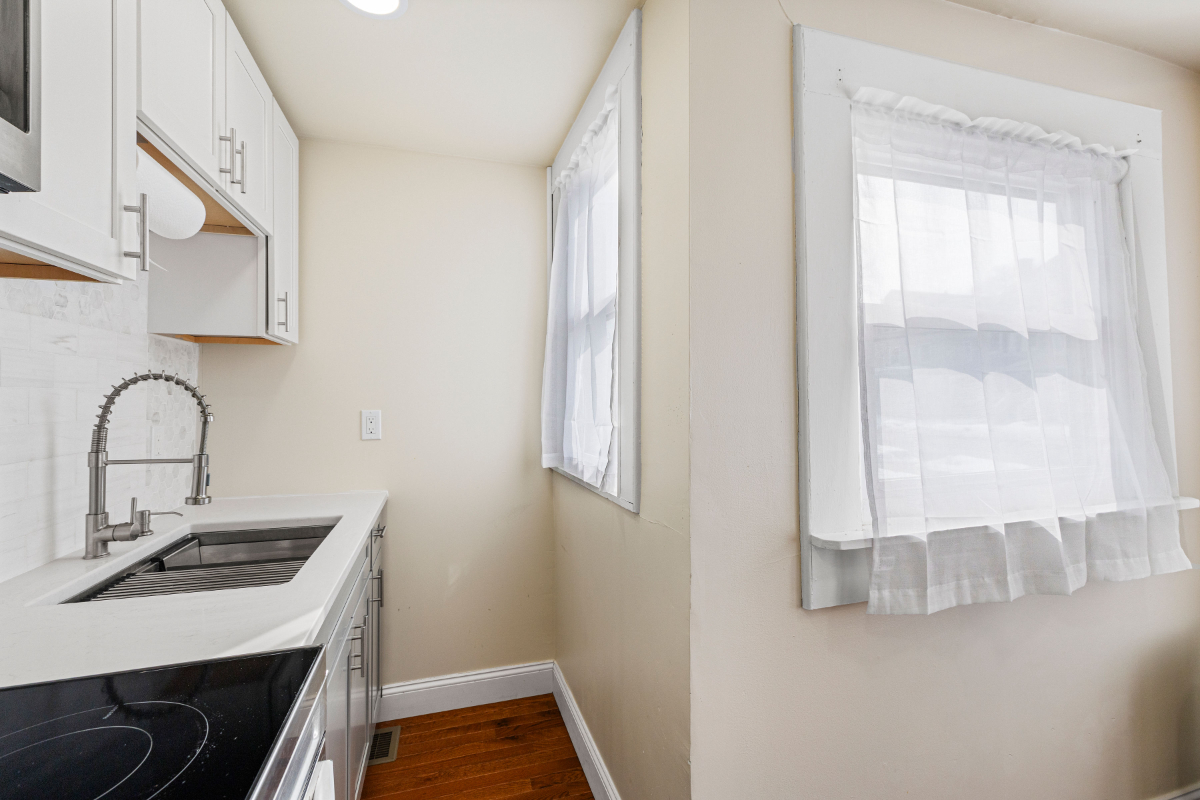 Private Victorian 1BR Near DeGraff Fully Furnished - Photo 10
