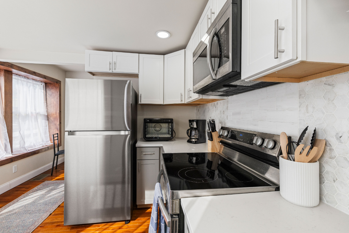 Private Victorian 1BR Near DeGraff Fully Furnished - Photo 9