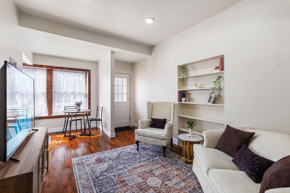Private Victorian 1BR Near DeGraff Fully Furnished - Photo 2
