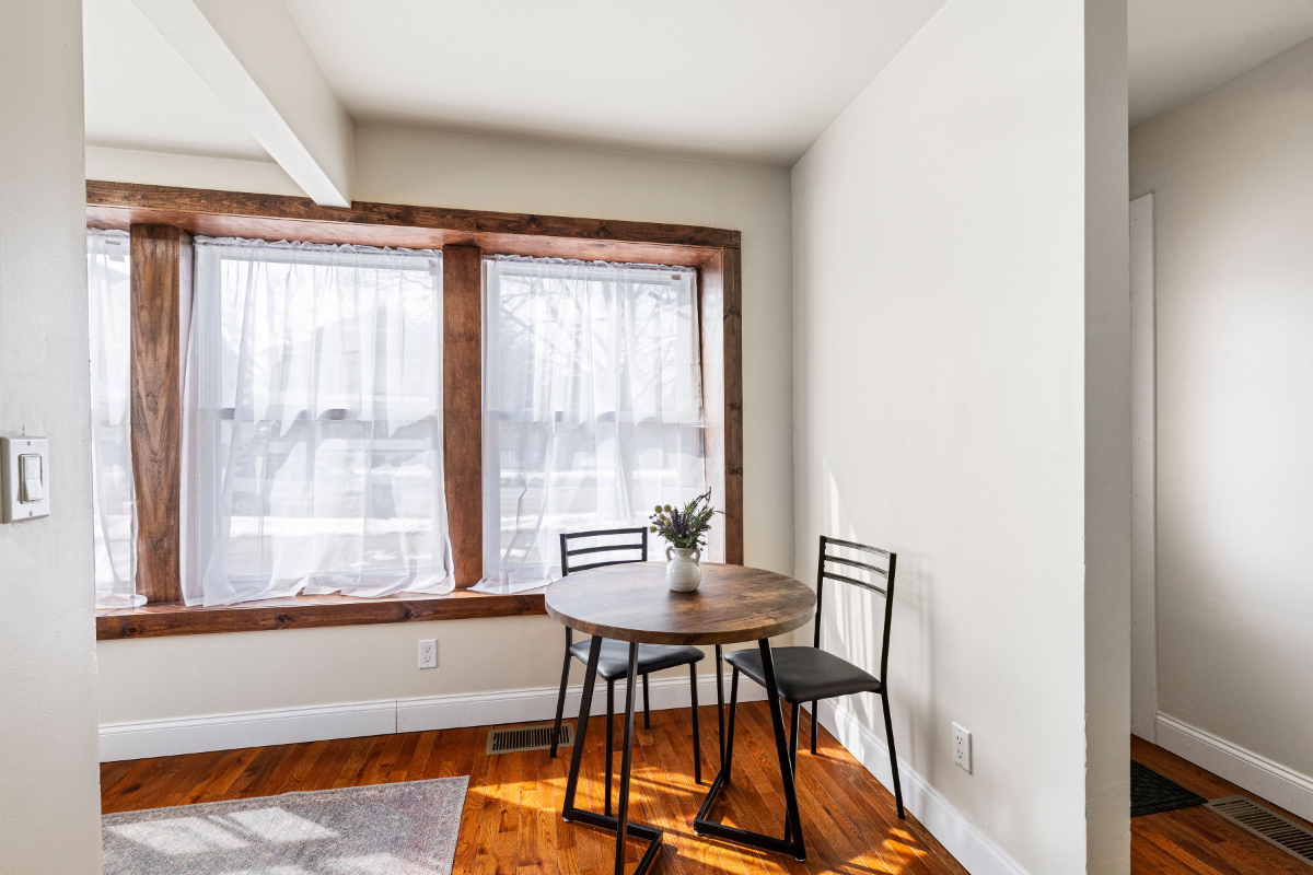 Private Victorian 1BR Near DeGraff Fully Furnished - Photo 3