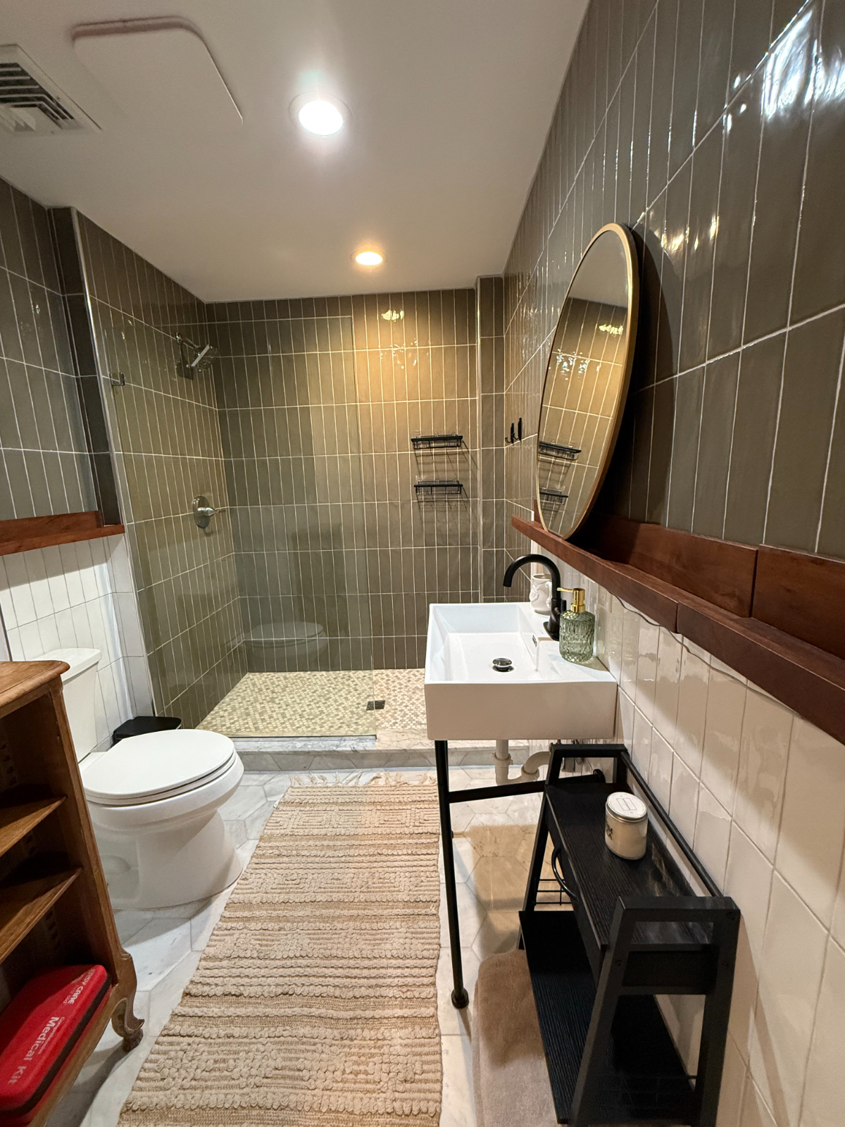 Renovated Guest House on 7 Acre Property - Photo 4