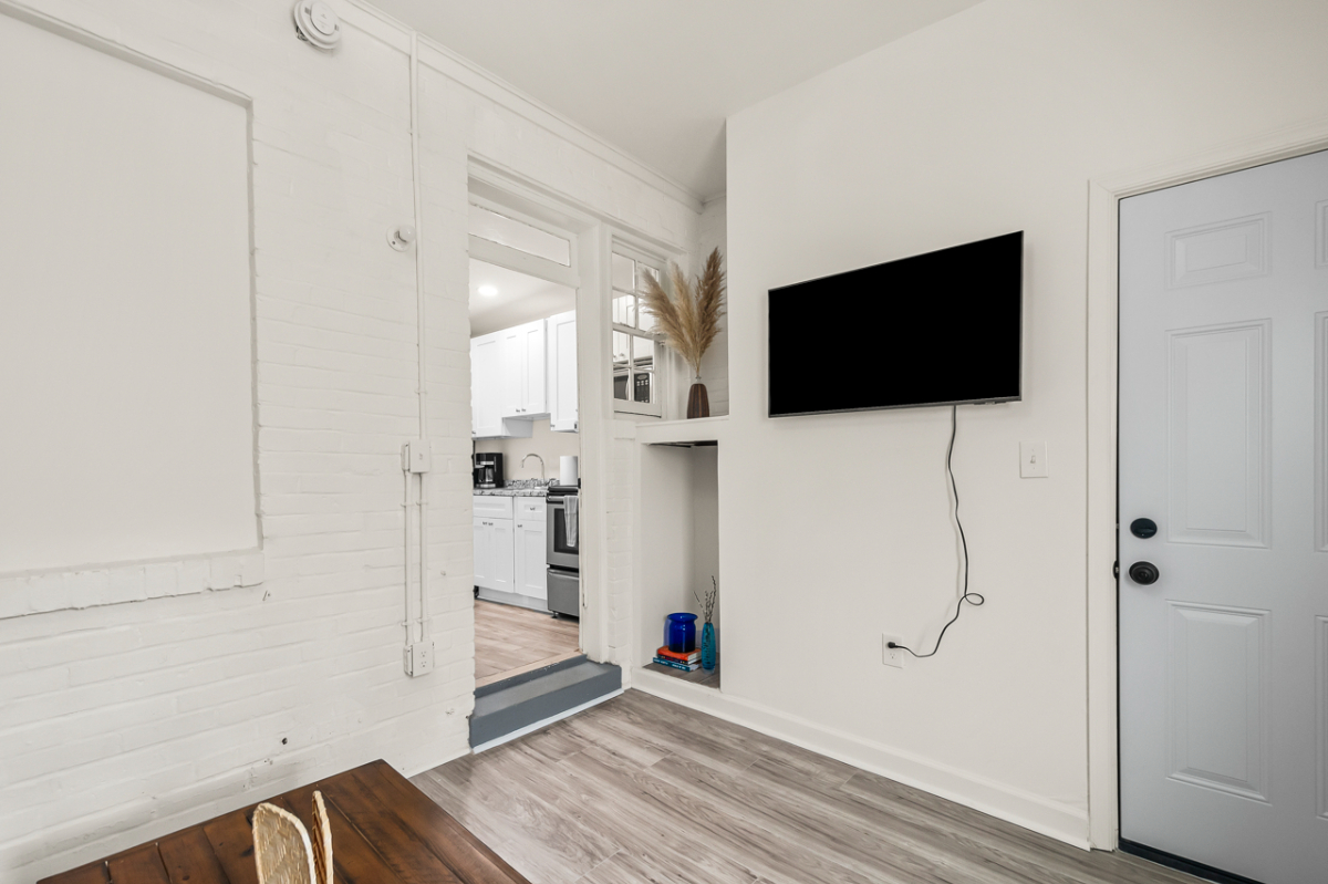 Renovated 2B/1B in Union Market- Free Parking- In Unit W/D - Photo 3