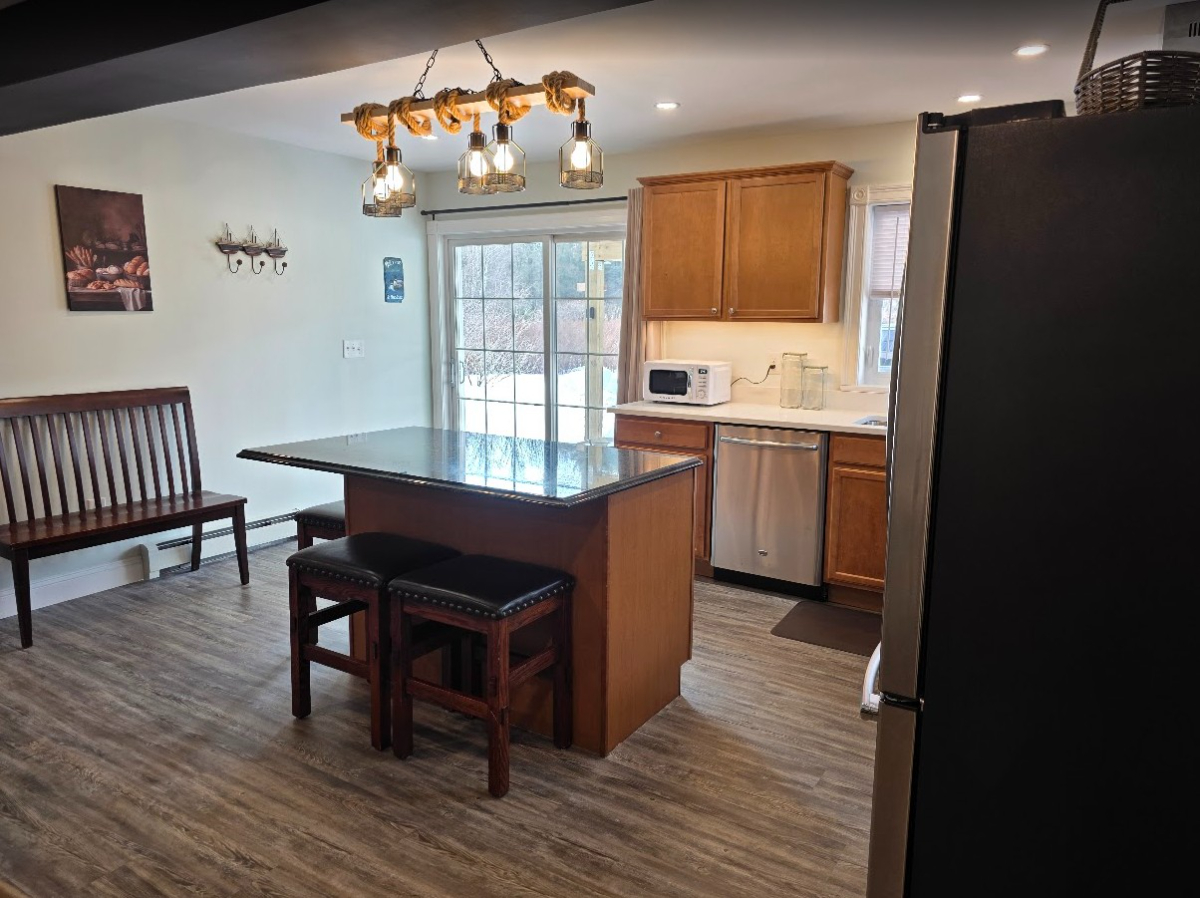 Med & Academic Retreat: Private 900SF, King Bed, Dog-Friendly, AC - Photo 8
