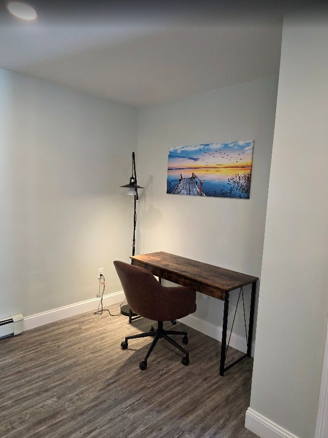 Med & Academic Retreat: Private 900SF, King Bed, Dog-Friendly, AC - Photo 11