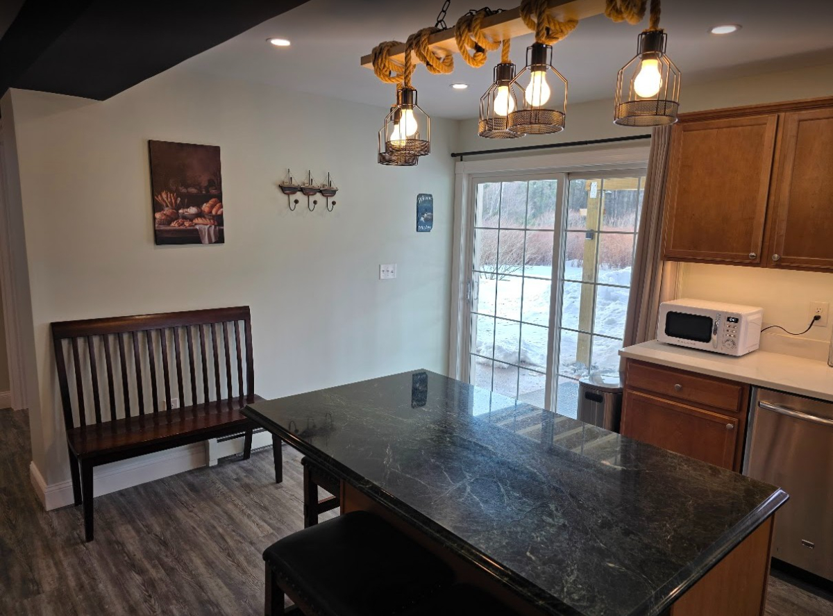 Med & Academic Retreat: Private 900SF, King Bed, Dog-Friendly, AC - Photo 9