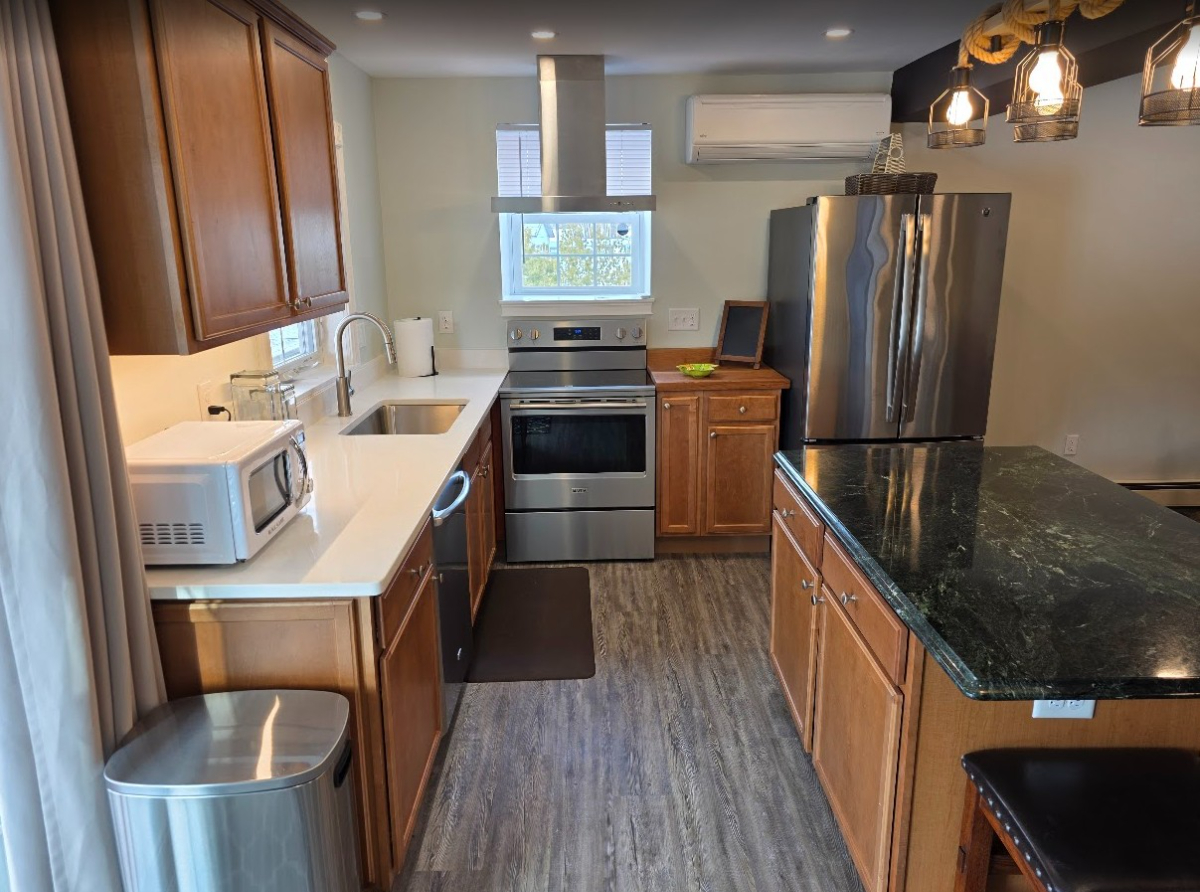 Med & Academic Retreat: Private 900SF, King Bed, Dog-Friendly, AC - Photo 7