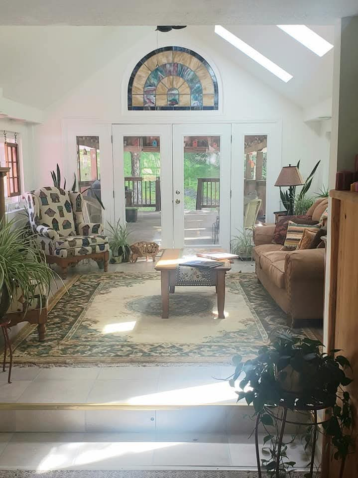 Beautiful remodeled farmhouse - Photo 3