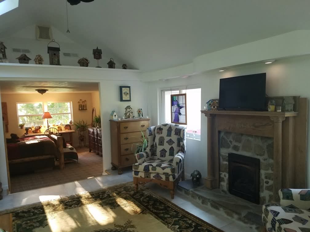 Beautiful remodeled farmhouse - Photo 6
