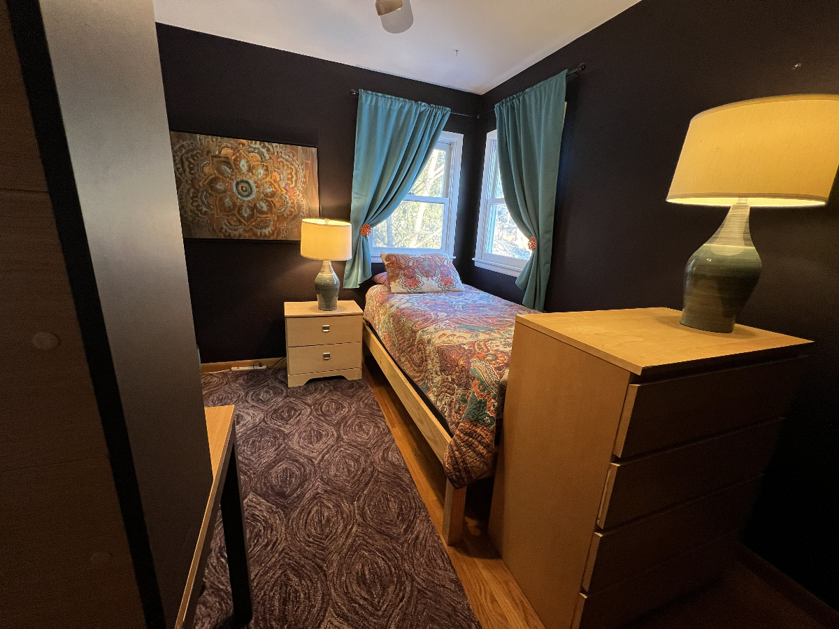 Private Bedroom/Bathroom Rental with Parking and on the Bus Line - Photo 1