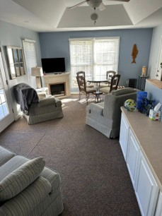 Comfy Lakeview Home - Photo 9