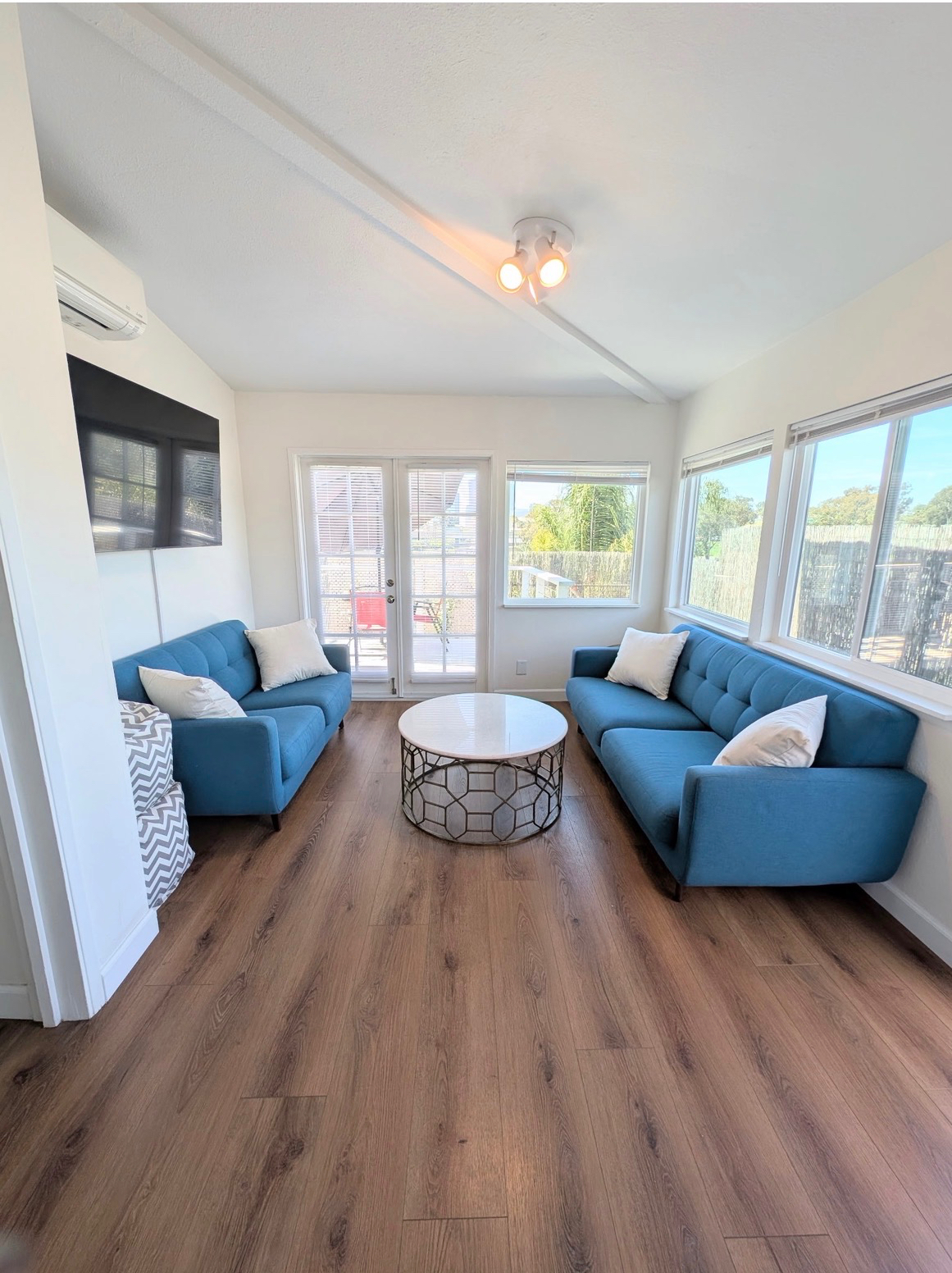 Bright Modern 1BR- Private Patio- BBQ - Photo 2