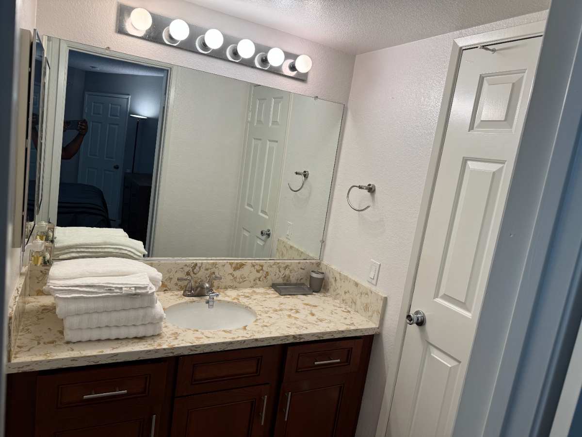 Cozy Room in Evergreen - 5 Miles to Regional Med with Private Bath & Attached Garage - Photo 3