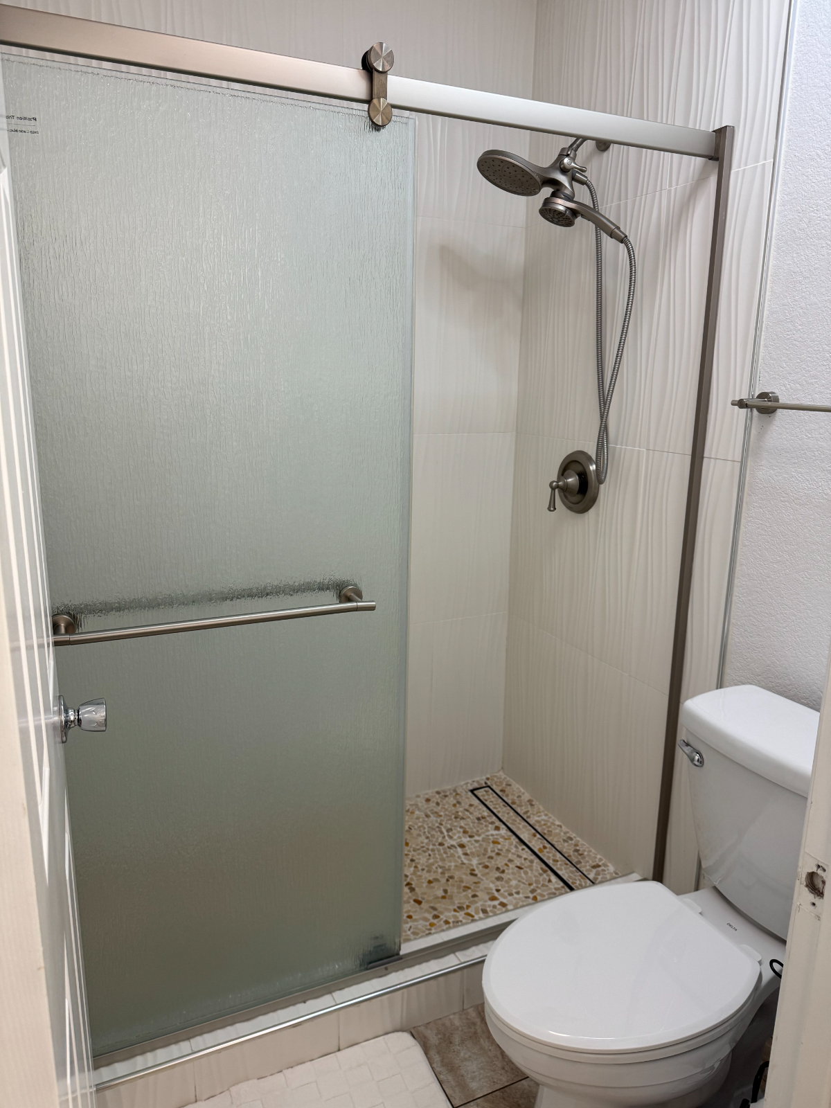 Cozy Room in Evergreen - 5 Miles to Regional Med with Private Bath & Attached Garage - Photo 4