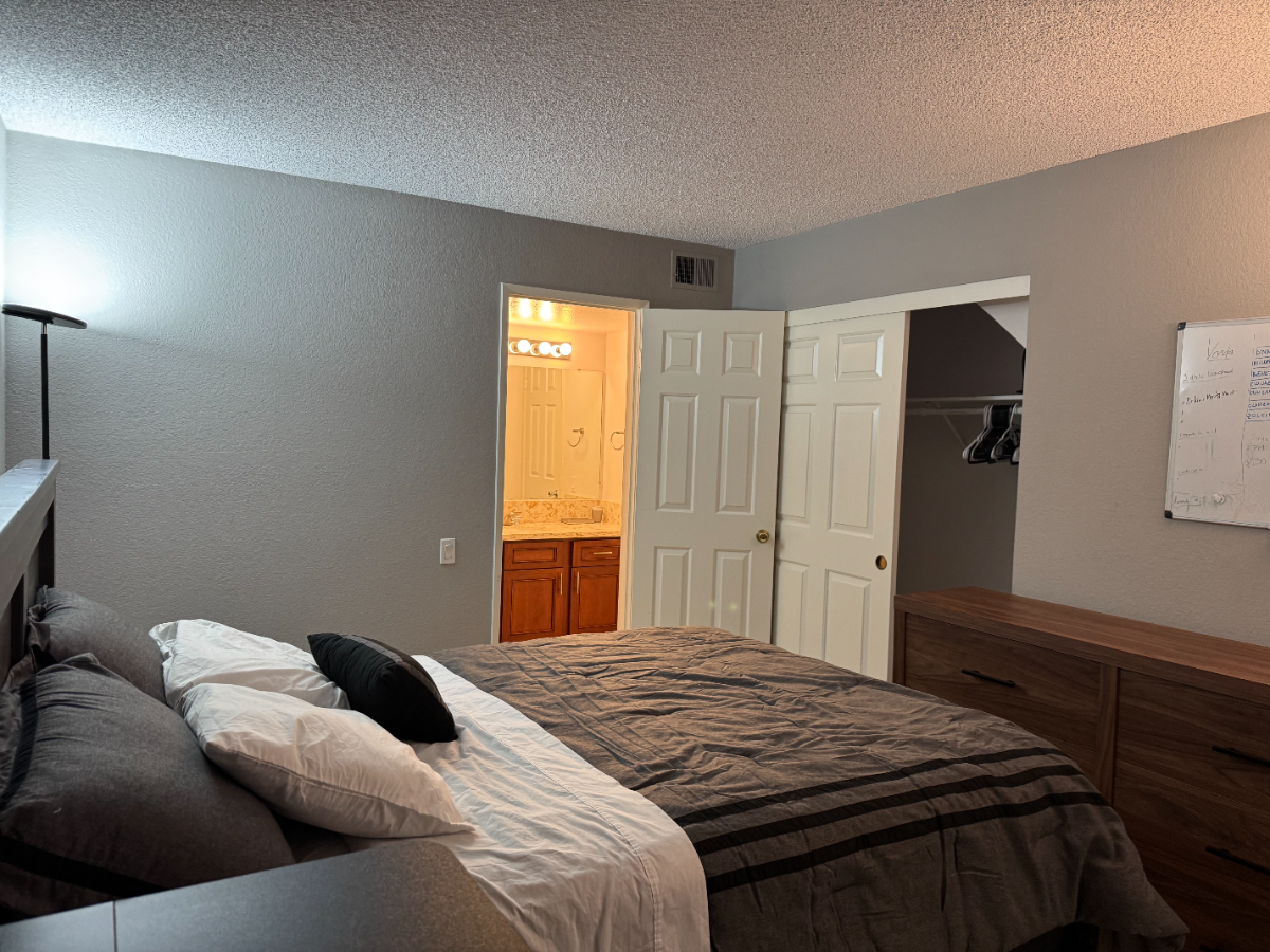 Cozy Room in Evergreen - 5 Miles to Regional Med with Private Bath & Attached Garage - Photo 5