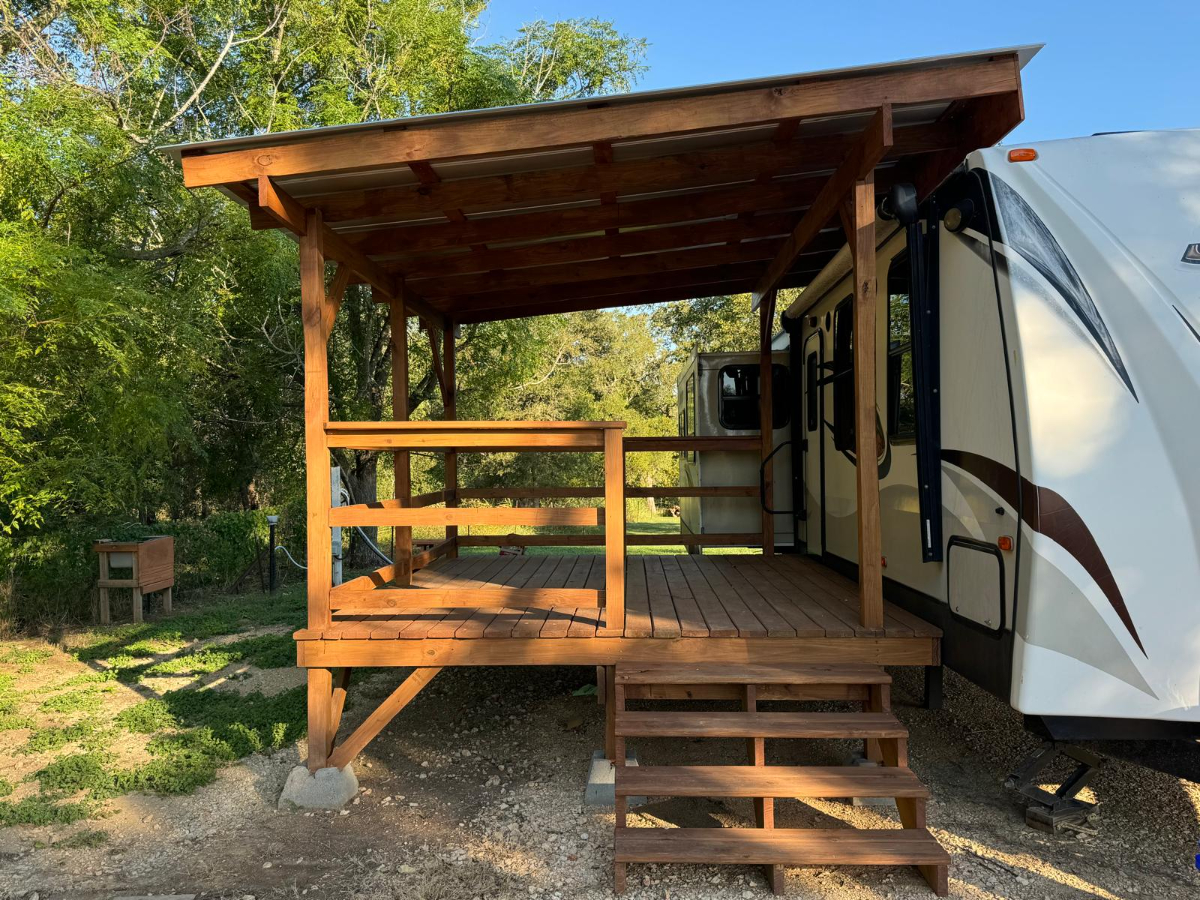 RV on the San Marcos River - Photo 1