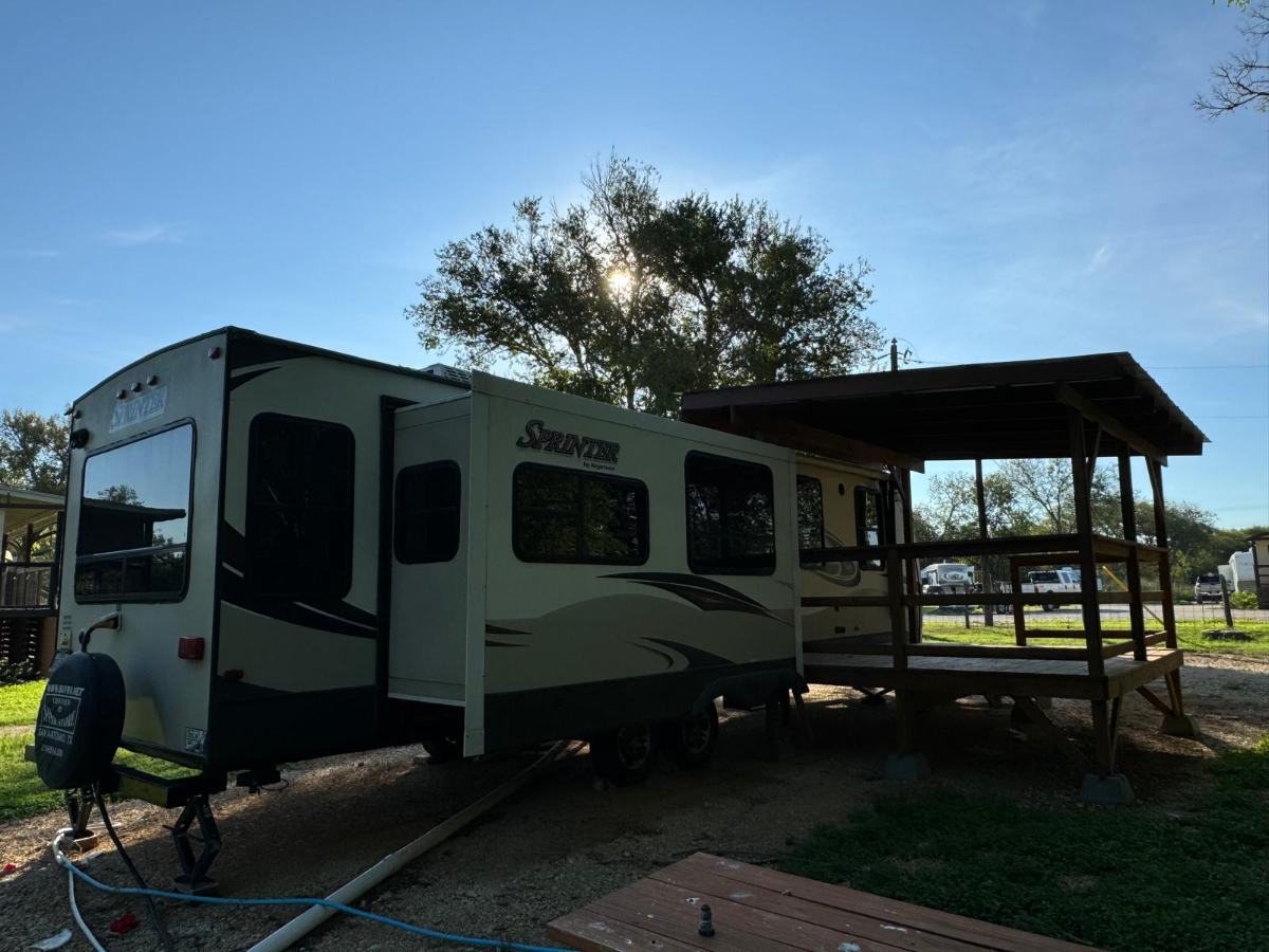 RV on the San Marcos River - Photo 2