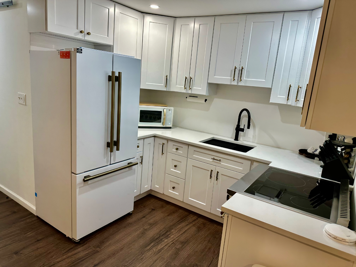 New 2 Bdrm apt. Lower level of a private home. Separate entrance. Quiet and clean. Beautifully furn - Photo 4