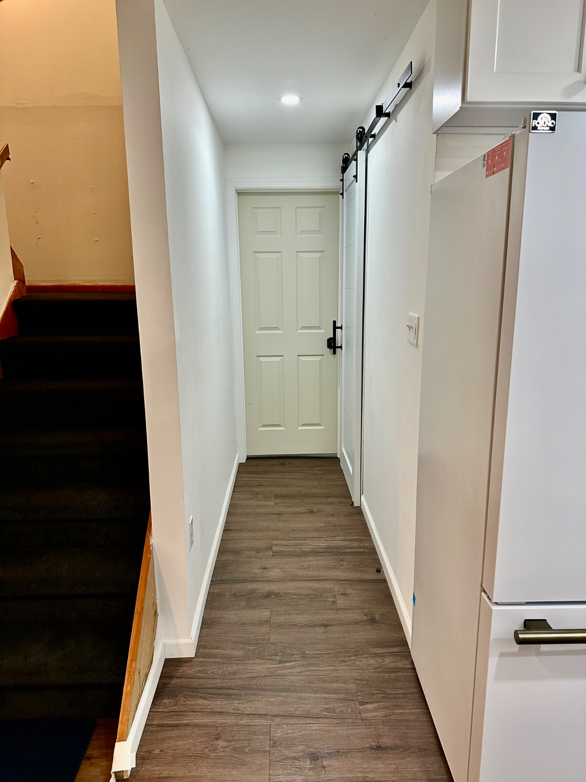 New 2 Bdrm apt. Lower level of a private home. Separate entrance. Quiet and clean. Beautifully furn - Photo 5