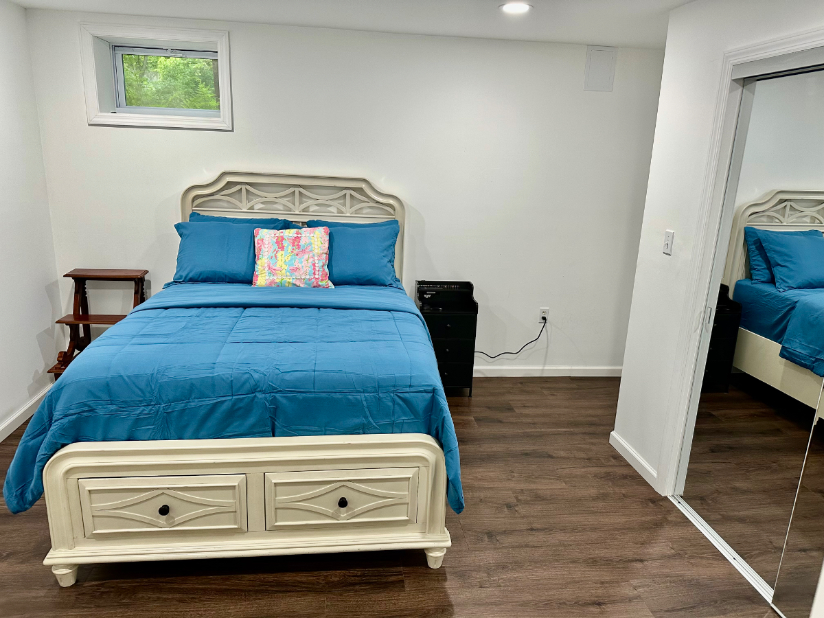 New 2 Bdrm apt. Lower level of a private home. Separate entrance.  Quiet and clean. Beautifully furn - Photo 7