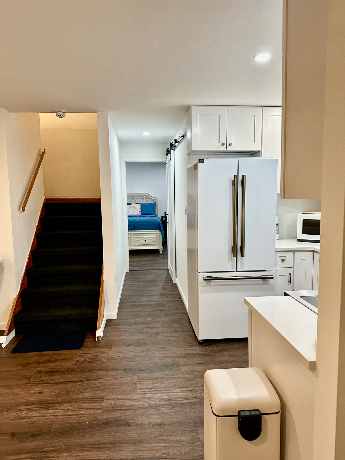 New 2 Bdrm apt. Lower level of a private home. Separate entrance.  Quiet and clean. Beautifully furn - Photo 6