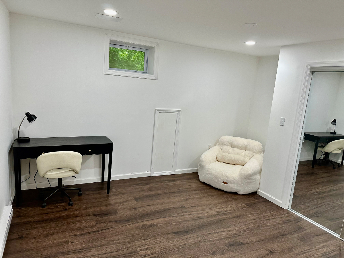 New 2 Bdrm apt. Lower level of a private home. Separate entrance.  Quiet and clean. Beautifully furn - Photo 9