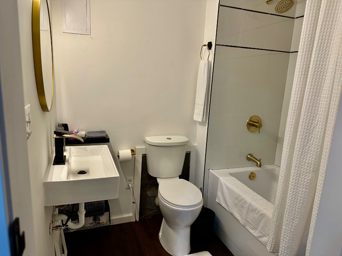 New 2 Bdrm apt. Lower level of a private home. Separate entrance.  Quiet and clean. Beautifully furn - Photo 12