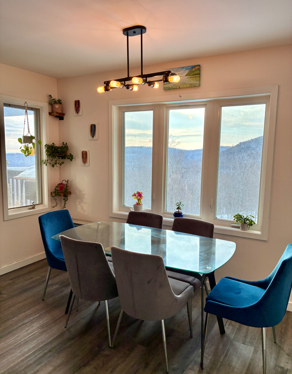 Cozy Mountain Condo with Modern Updates, Beautiful Views & Vibrant Accents - Photo 4