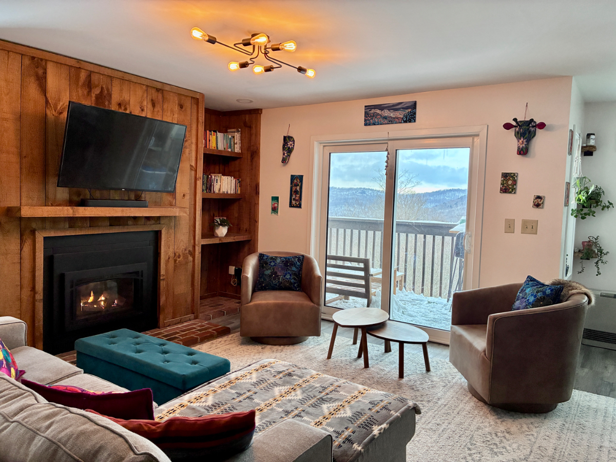 Cozy Mountain Condo with Modern Updates, Beautiful Views & Vibrant Accents - Photo 5