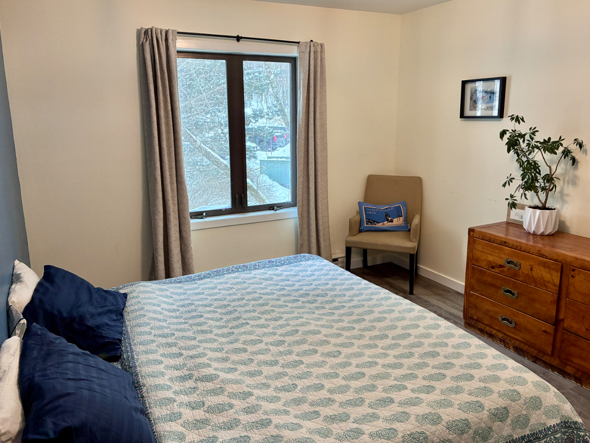 Cozy Mountain Condo with Modern Updates, Beautiful Views & Vibrant Accents - Photo 11