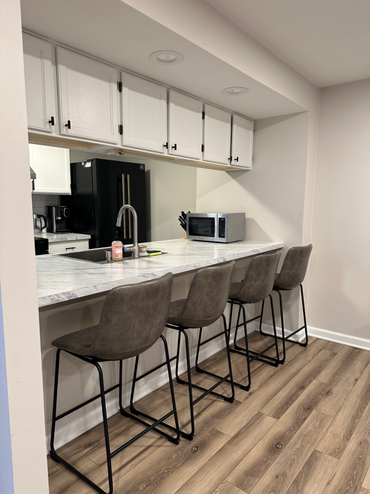 Cozy Condo Near Highway - Photo 5