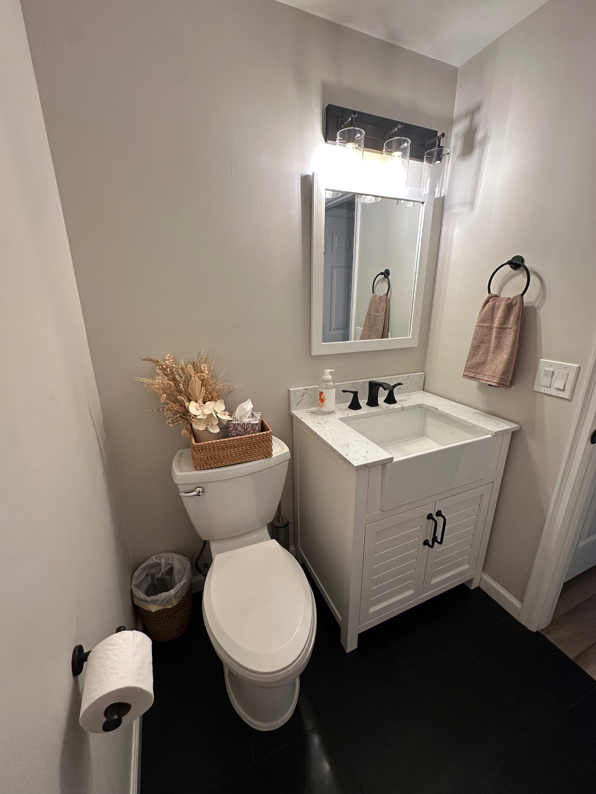 Cozy Condo Near Highway - Photo 8