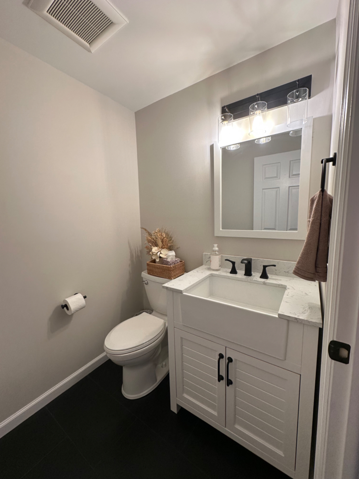 Cozy Condo Near Highway - Photo 9