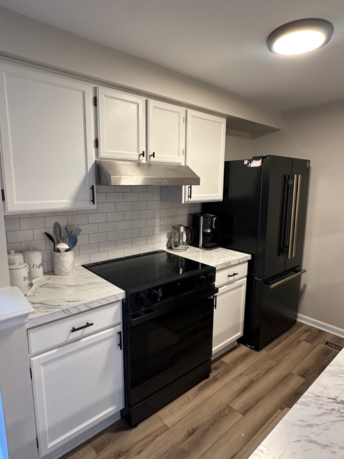 Cozy Condo Near Highway - Photo 3