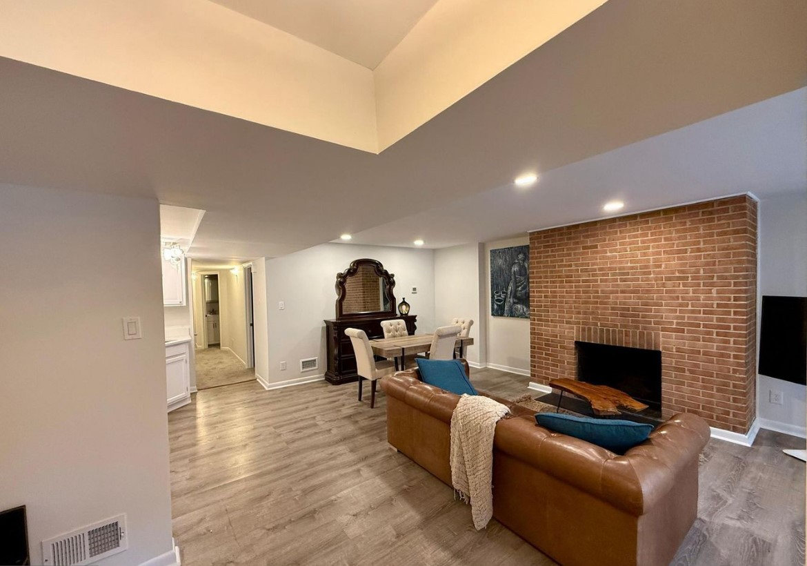 2 Bedroom, 1 Bathroom - Cosy Capitol Hill Lower Level Apartment - Row House - Photo 5