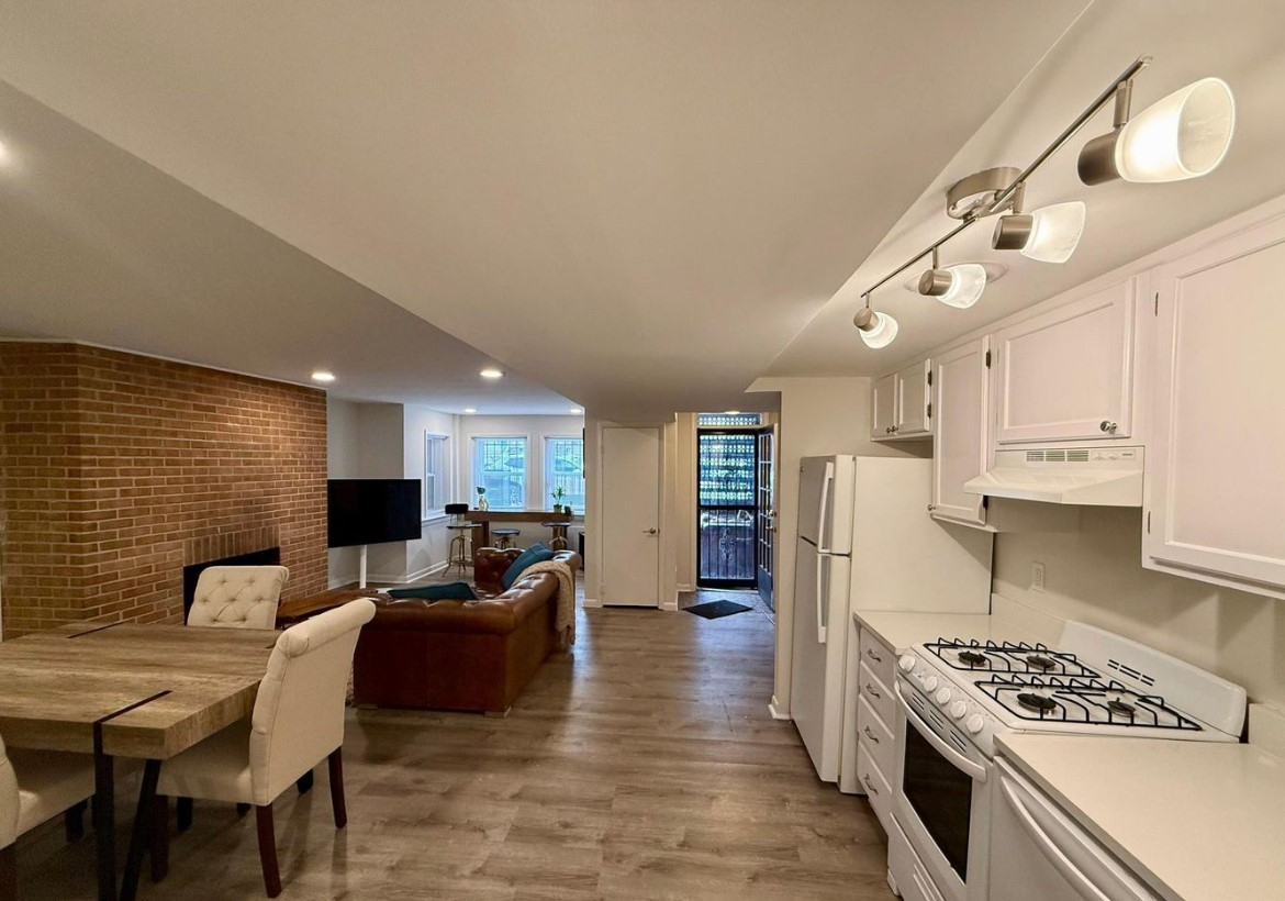 2 Bedroom, 1 Bathroom - Cosy Capitol Hill Lower Level Apartment - Row House - Photo 6