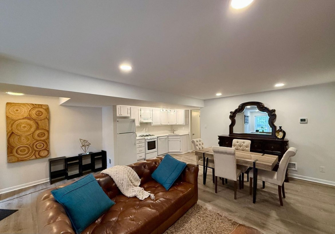 2 Bedroom, 1 Bathroom - Cosy Capitol Hill Lower Level Apartment - Row House - Photo 8