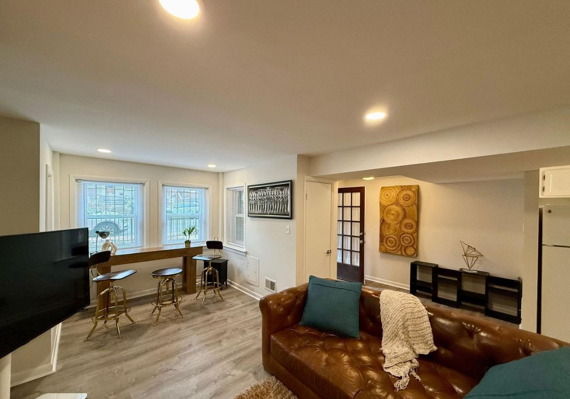 2 Bedroom, 1 Bathroom - Cosy Capitol Hill Lower Level Apartment - Row House - Photo 7