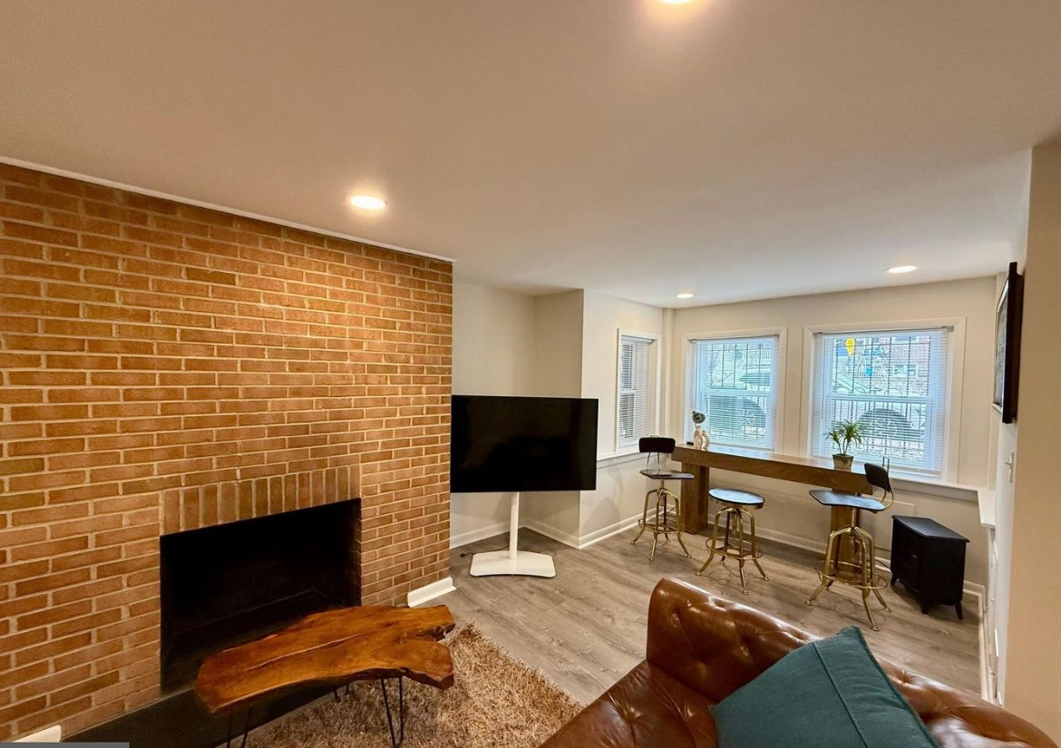 2 Bedroom, 1 Bathroom - Cosy Capitol Hill Lower Level Apartment - Row House - Photo 9