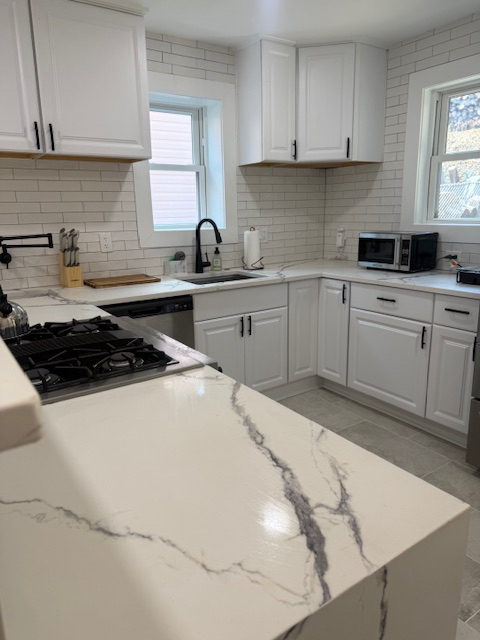 Fully Furnished 3BR 3BA Beautiful Home - Photo 8