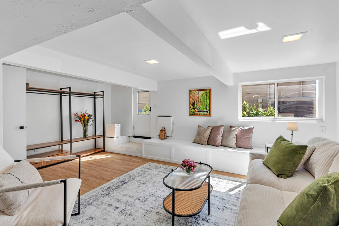 Point Loma Shelter Island Private 2 Bedroom Plus Office with Laundry and Storage - Photo 4